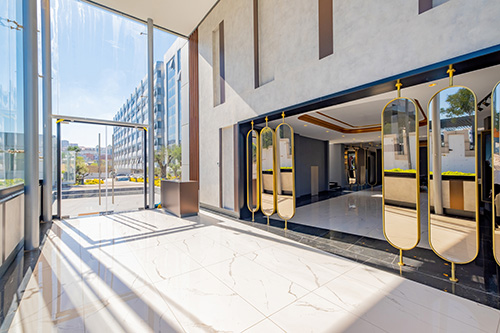 Modern entryways are the customers' first impression of the business. They also help create strong connections, thereby enhancing satisfaction.
